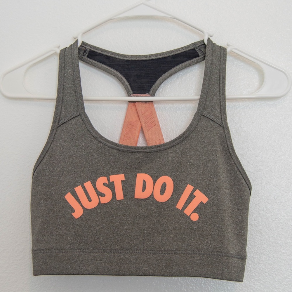 NIKE Sports Bra, Size M. Used, Like New
